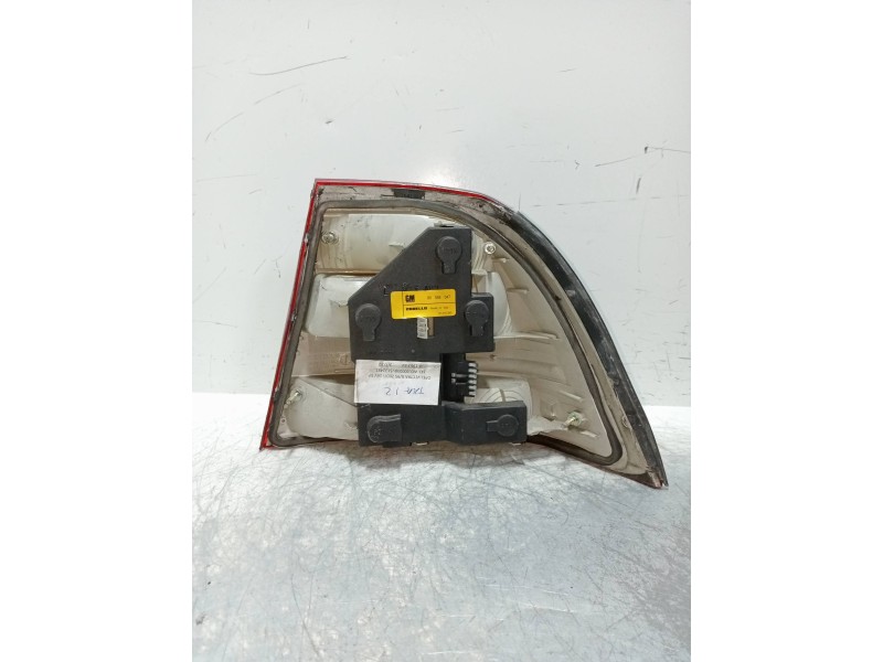 Recambio de piloto trasero izquierdo para opel vectra b berlina comfort referencia OEM IAM 90568047  