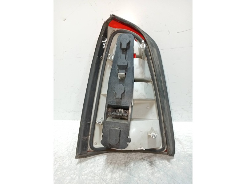 Recambio de piloto trasero derecho para opel vectra b caravan 2.0 dti referencia OEM IAM   