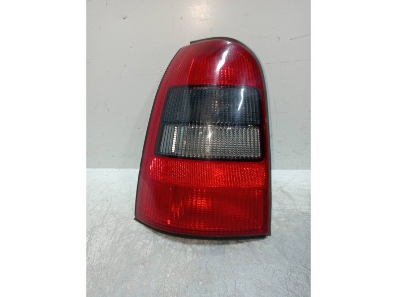 Recambio de piloto trasero derecho para opel vectra b caravan básico referencia OEM IAM 09153153  