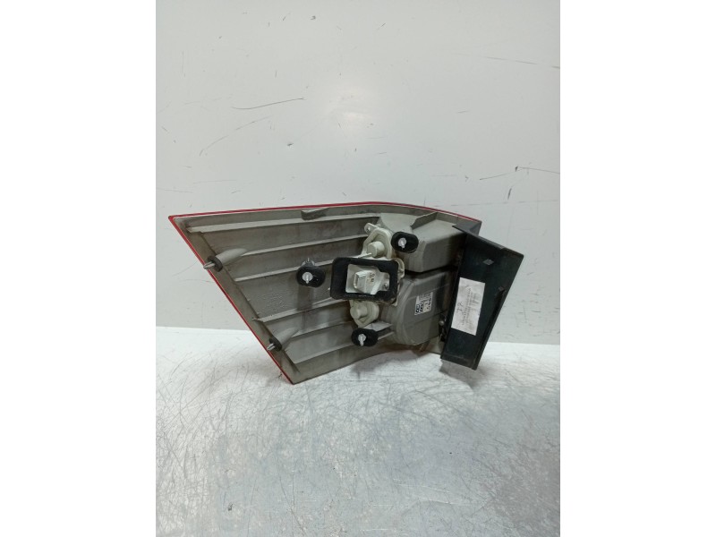 Recambio de piloto trasero izquierdo para opel vectra c caravan 1.9 16v cdti cat (z 19 dth / lrd) referencia OEM IAM 24469461  