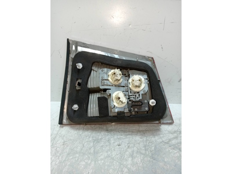 Recambio de piloto trasero derecho interior para opel vectra c caravan 1.9 16v cdti cat (z 19 dth / lrd) referencia OEM IAM 2446