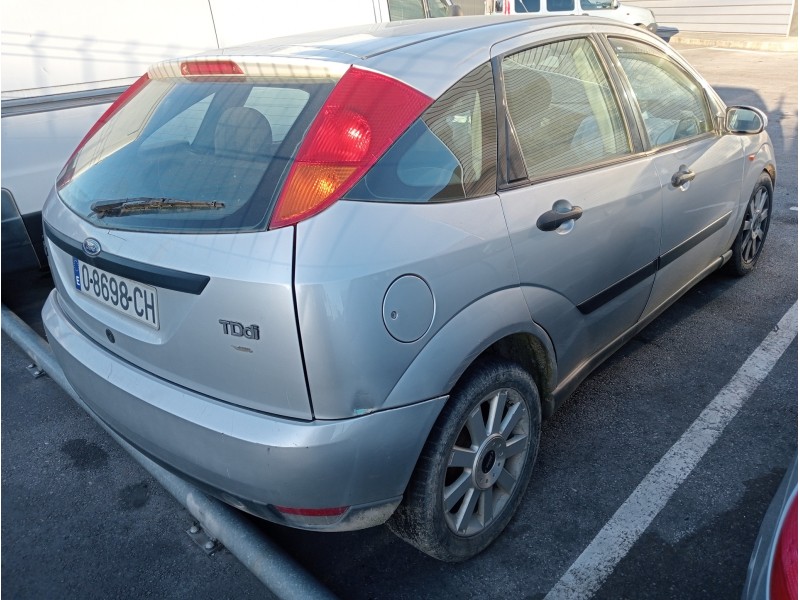 ford focus berlina (cak) del año 2000