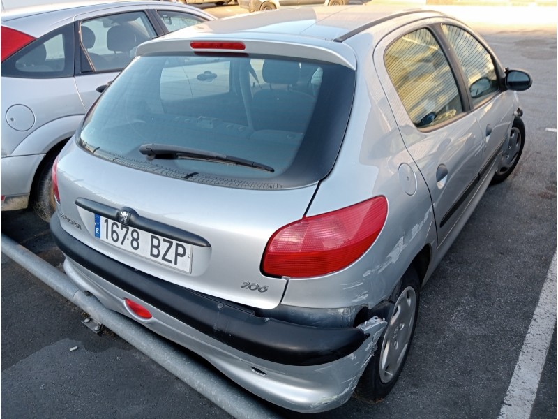 peugeot 206 berlina del año 2002