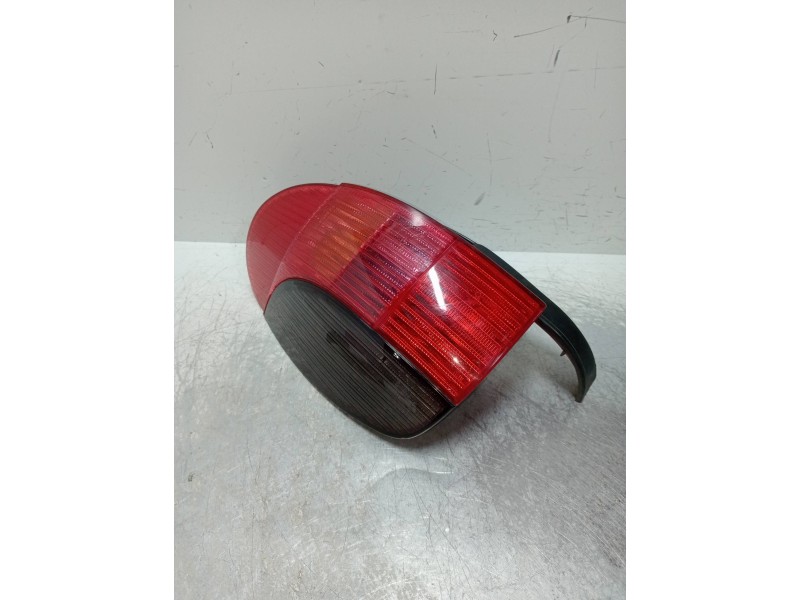 Recambio de piloto trasero izquierdo para peugeot 306 break 1.6 referencia OEM IAM   