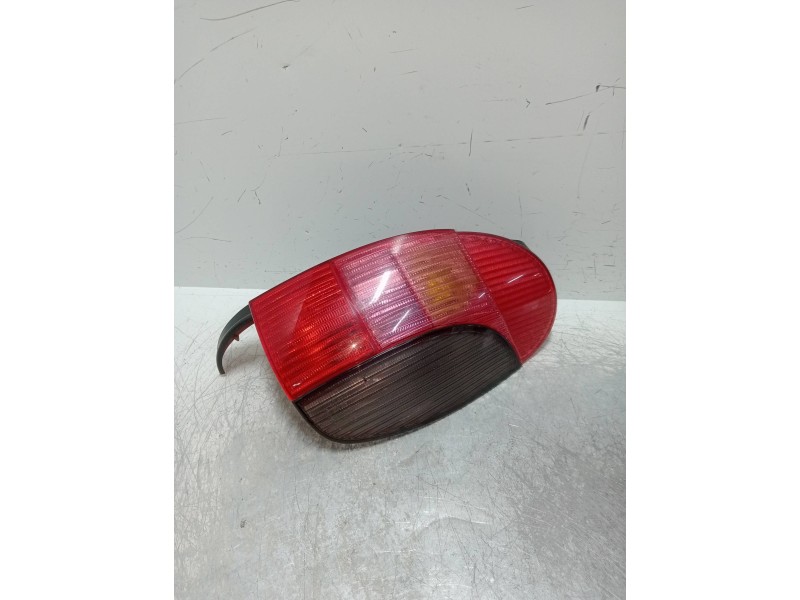 Recambio de piloto trasero derecho para peugeot 306 break style referencia OEM IAM   