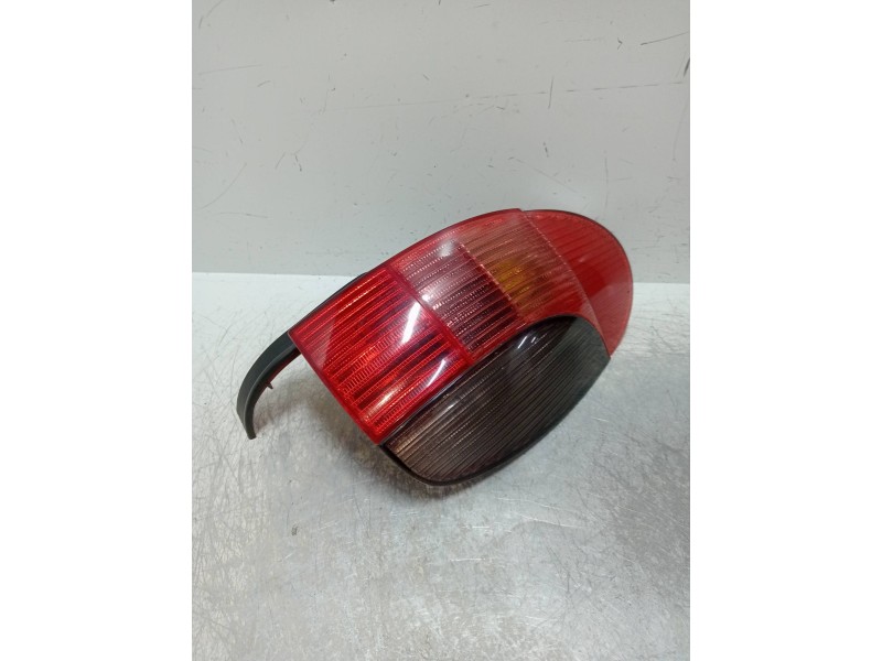 Recambio de piloto trasero derecho para peugeot 306 break style referencia OEM IAM   