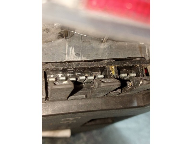 Recambio de piloto trasero derecho para peugeot 405 berlina style referencia OEM IAM   