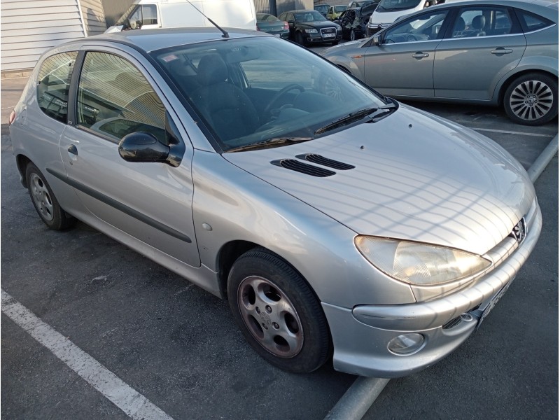 peugeot 206 berlina del año 2000