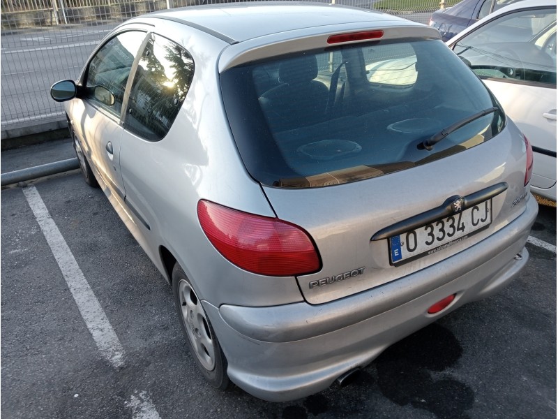 peugeot 206 berlina del año 2000