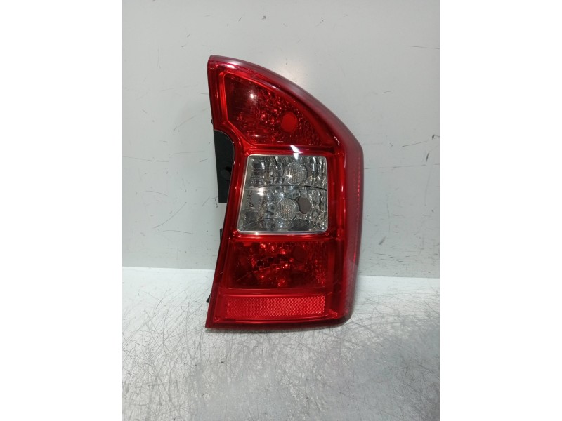 Recambio de piloto trasero derecho para kia carens referencia OEM IAM    Recambio de piloto trasero derecho para kia carens referencia OEM IAM