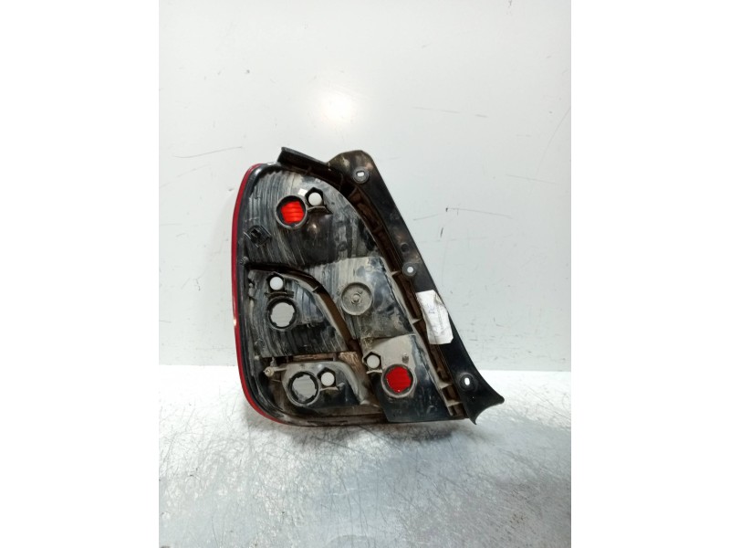 Recambio de piloto trasero derecho para kia carens 1.8 cat referencia OEM IAM   