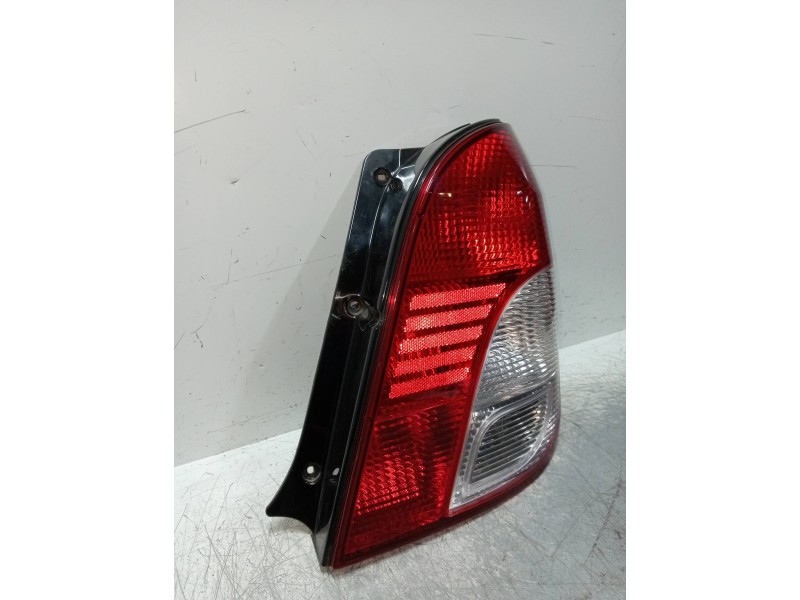 Recambio de piloto trasero derecho para kia carens 1.8 cat referencia OEM IAM   