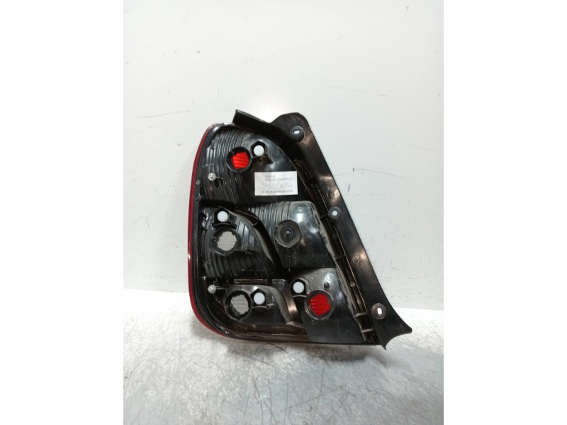 Recambio de piloto trasero derecho para kia carens 1.8 cat referencia OEM IAM   