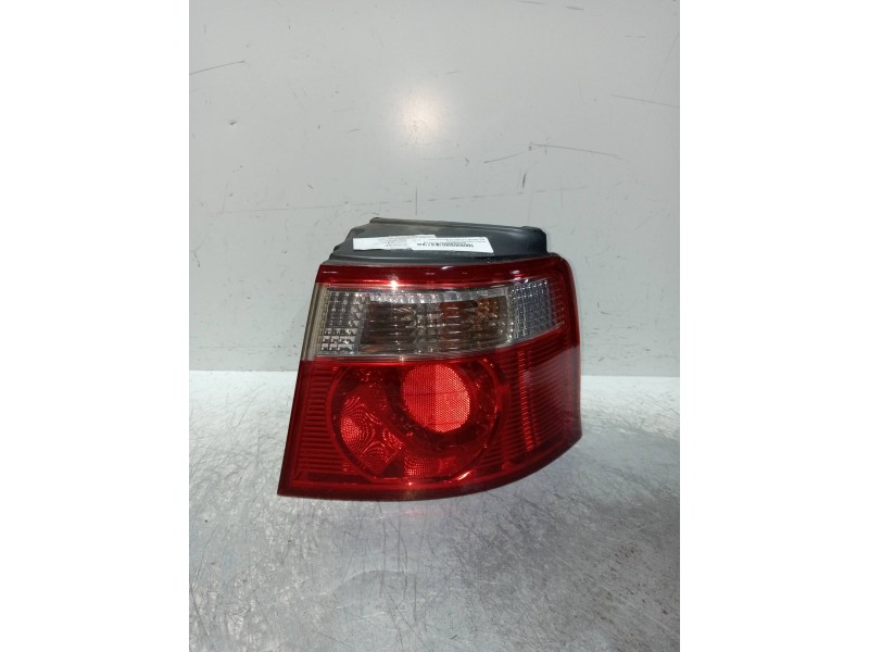 Recambio de piloto trasero derecho para kia carens 2.0 crdi lx monovolumen referencia OEM IAM   