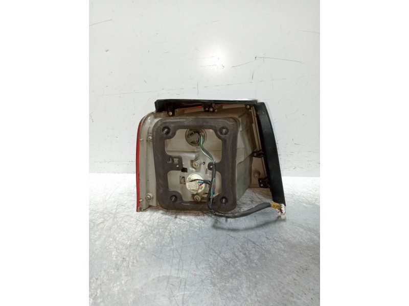 Recambio de piloto trasero derecho para kia carens 2.0 crdi lx monovolumen referencia OEM IAM   