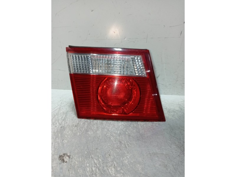 Recambio de piloto trasero derecho interior para kia carens 2.0 crdi ex monovolumen referencia OEM IAM   