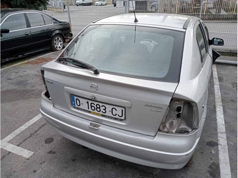 opel astra g berlina del año 2000