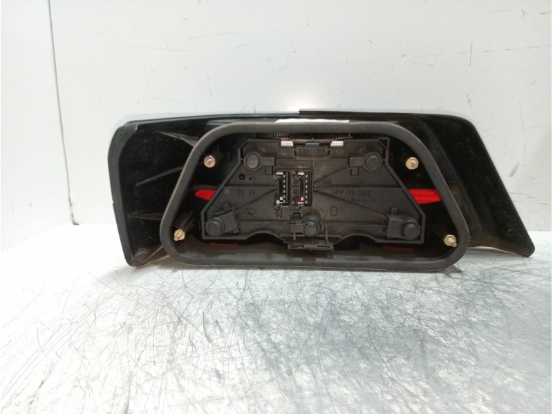 Recambio de piloto trasero derecho para peugeot 605 sli referencia OEM IAM   