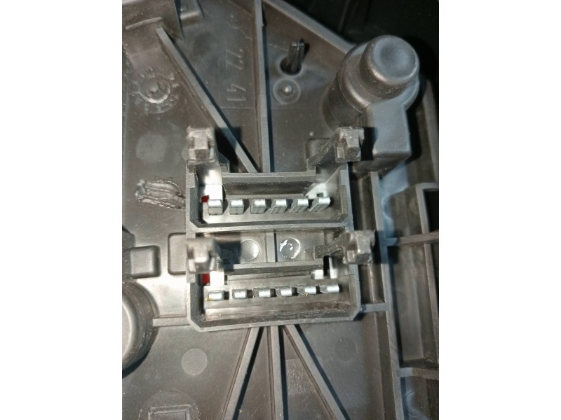 Recambio de piloto trasero derecho para peugeot 605 referencia OEM IAM   