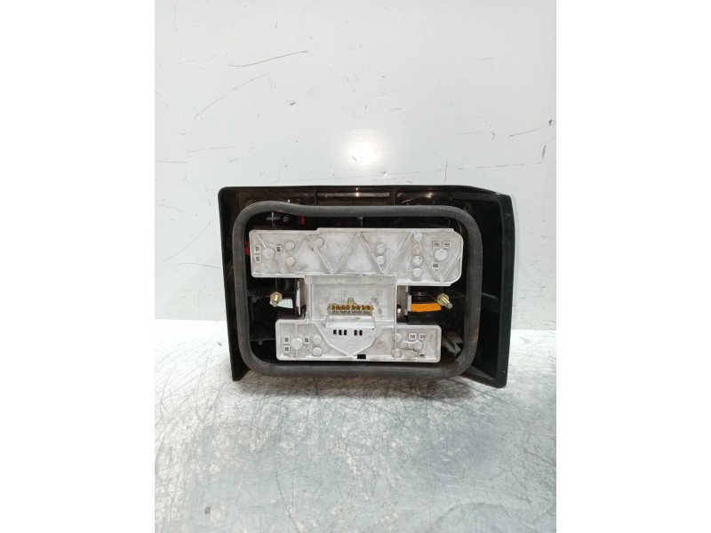 Recambio de piloto trasero izquierdo para renault 19 hatchback (b/c53) referencia OEM IAM   