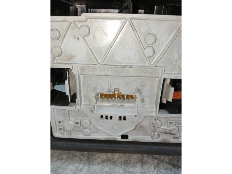 Recambio de piloto trasero izquierdo para renault 19 hatchback (b/c53) referencia OEM IAM   