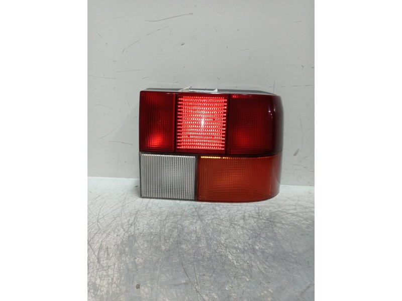 Recambio de piloto trasero derecho para renault 19 hatchback (b/c53) referencia OEM IAM   