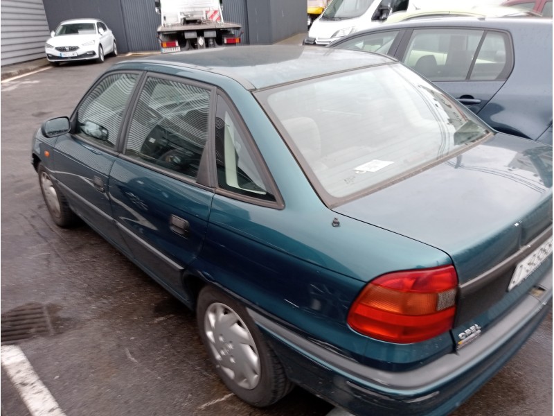 opel astra f berlina del año 1997