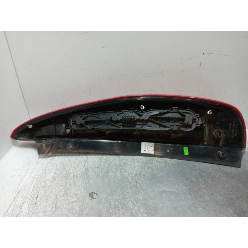 Recambio de piloto trasero izquierdo para mitsubishi colt berlina 5 (z30a) 1.1 cat referencia OEM IAM 8330A233 27950112 
