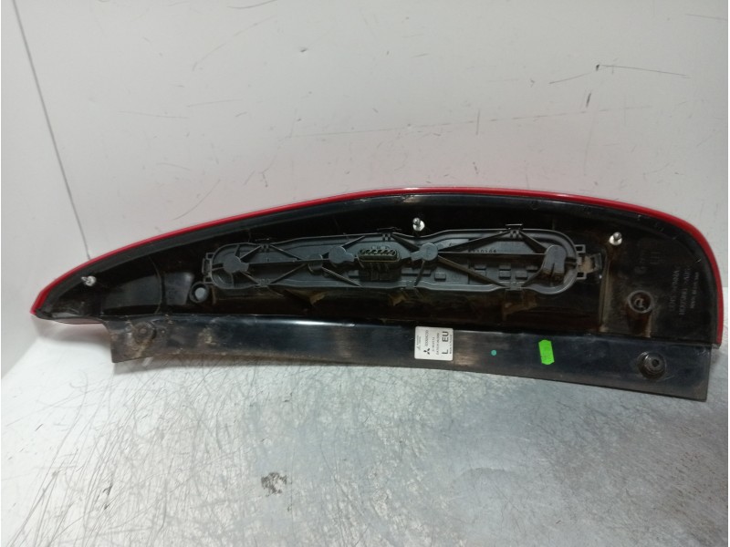 Recambio de piloto trasero izquierdo para mitsubishi colt berlina 5 (z30a) 1.1 cat referencia OEM IAM 8330A233 27950112 