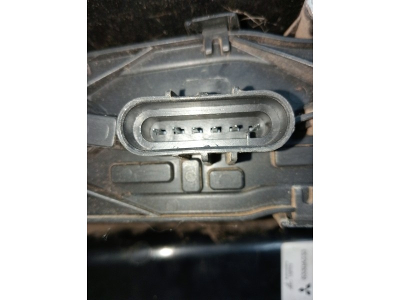 Recambio de piloto trasero izquierdo para mitsubishi colt berlina 5 (z30a) 1.1 cat referencia OEM IAM 8330A233 27950112 