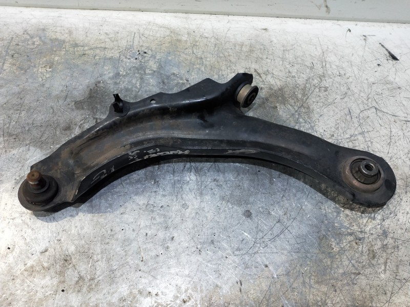 Recambio de brazo suspension inferior delantero izquierdo para renault megane iii coupe 1.5 dci diesel fap referencia OEM IAM   