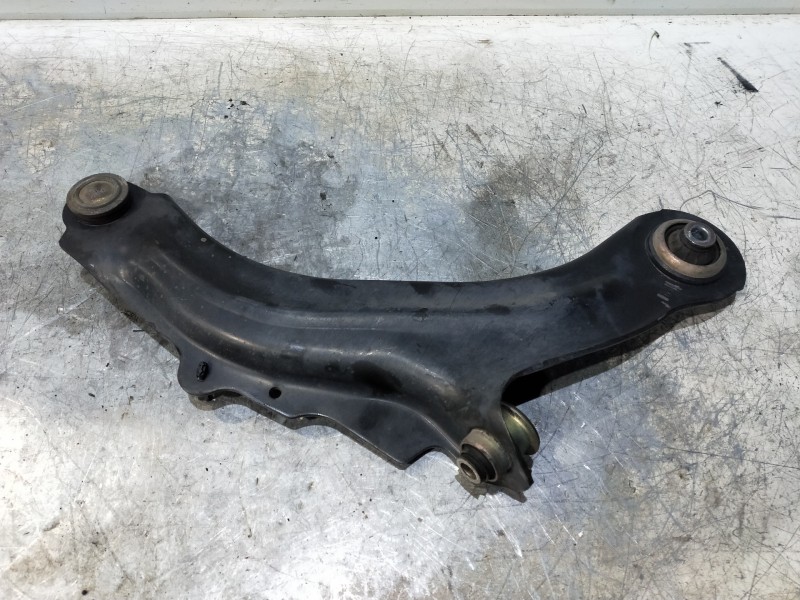 Recambio de brazo suspension inferior delantero izquierdo para renault megane iii coupe 1.5 dci diesel fap referencia OEM IAM   