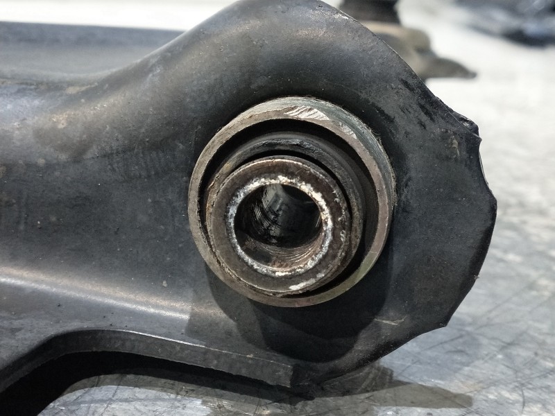 Recambio de brazo suspension inferior delantero izquierdo para renault megane iii coupe 1.5 dci diesel fap referencia OEM IAM   