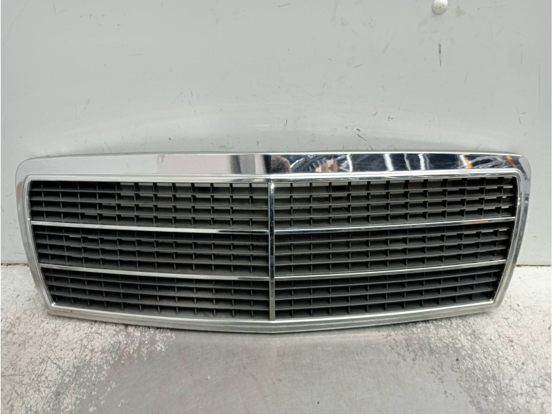 Recambio de rejilla delantera para mercedes clase c (w202) familiar 250 t turbodiesel (202.188) referencia OEM IAM   