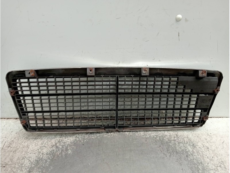 Recambio de rejilla delantera para mercedes clase c (w202) familiar 250 t turbodiesel (202.188) referencia OEM IAM   