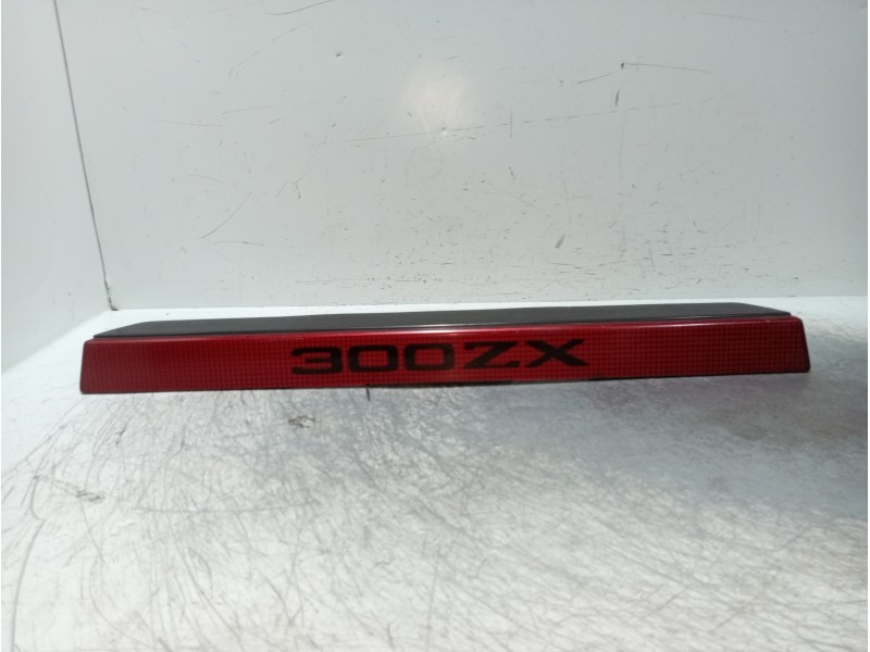 Recambio de piloto trasero central para nissan 300 zx (z31) referencia OEM IAM    Recambio de piloto trasero central para nissan 300 zx (z31) referencia OEM IAM