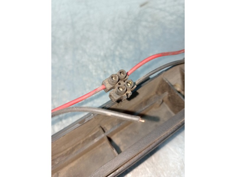 Recambio de piloto trasero central para nissan 300 zx (z31) referencia OEM IAM    Recambio de piloto trasero central para nissan 300 zx (z31) referencia OEM IAM