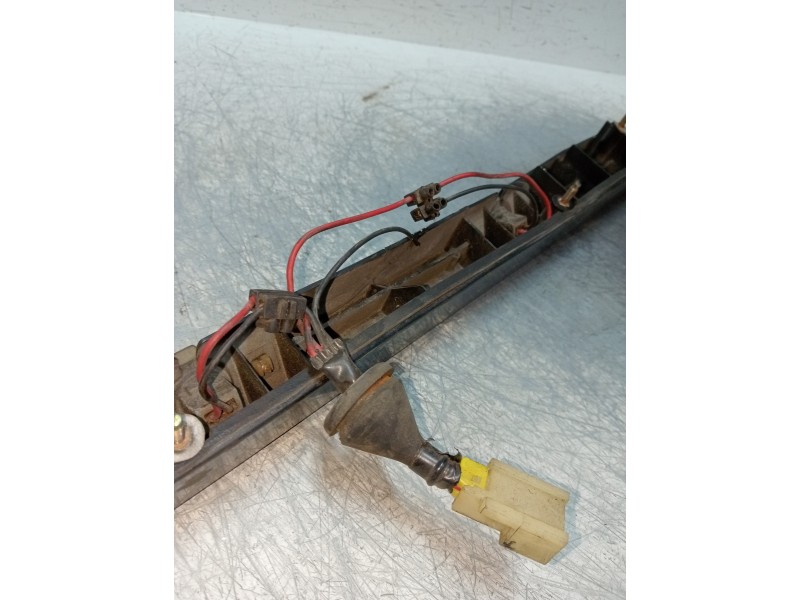 Recambio de piloto trasero central para nissan 300 zx (z31) referencia OEM IAM    Recambio de piloto trasero central para nissan 300 zx (z31) referencia OEM IAM