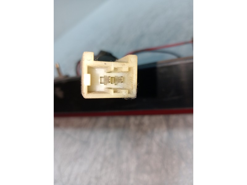 Recambio de piloto trasero central para nissan 300 zx (z31) referencia OEM IAM    Recambio de piloto trasero central para nissan 300 zx (z31) referencia OEM IAM