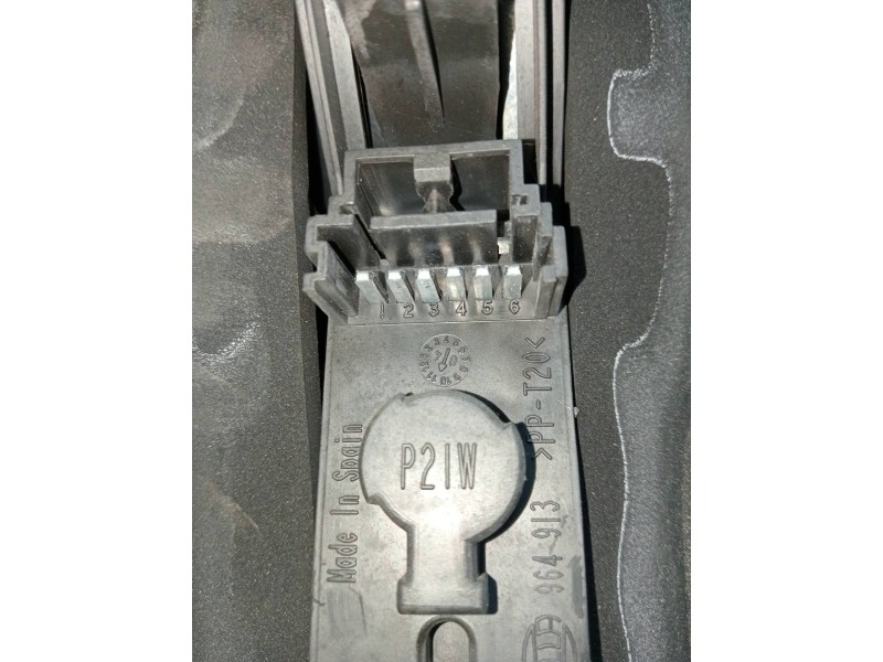 Recambio de piloto trasero derecho para renault megane ii familiar authentique referencia OEM IAM 8200142683  