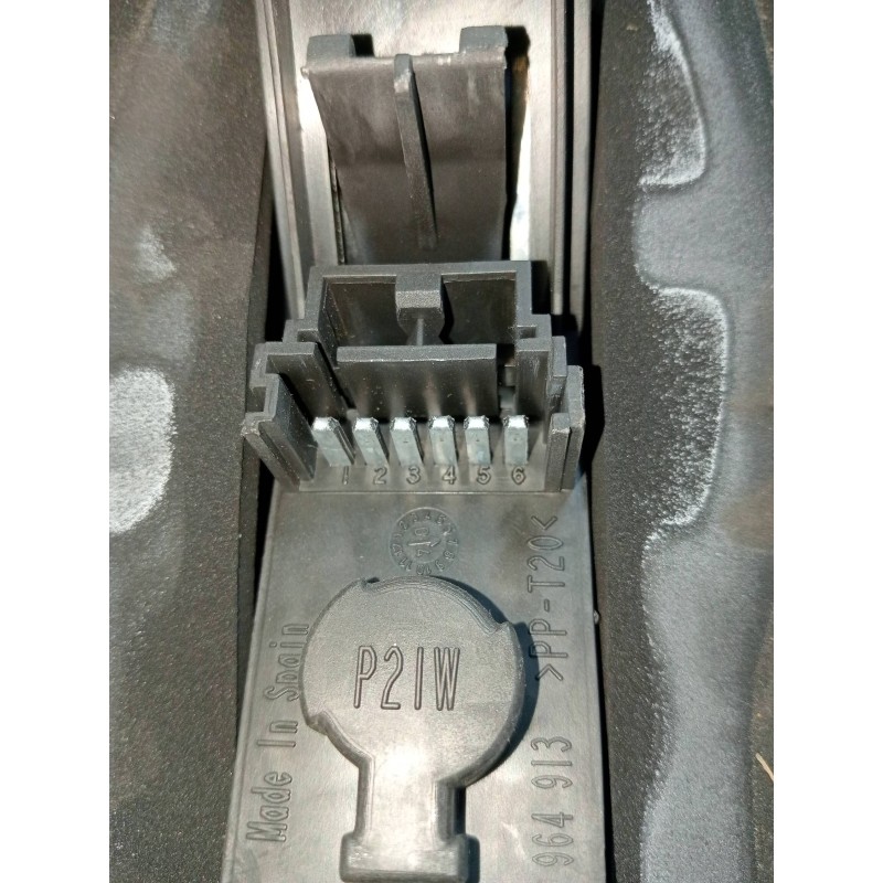 Recambio de piloto trasero derecho para renault megane ii familiar authentique confort referencia OEM IAM 8200142683  