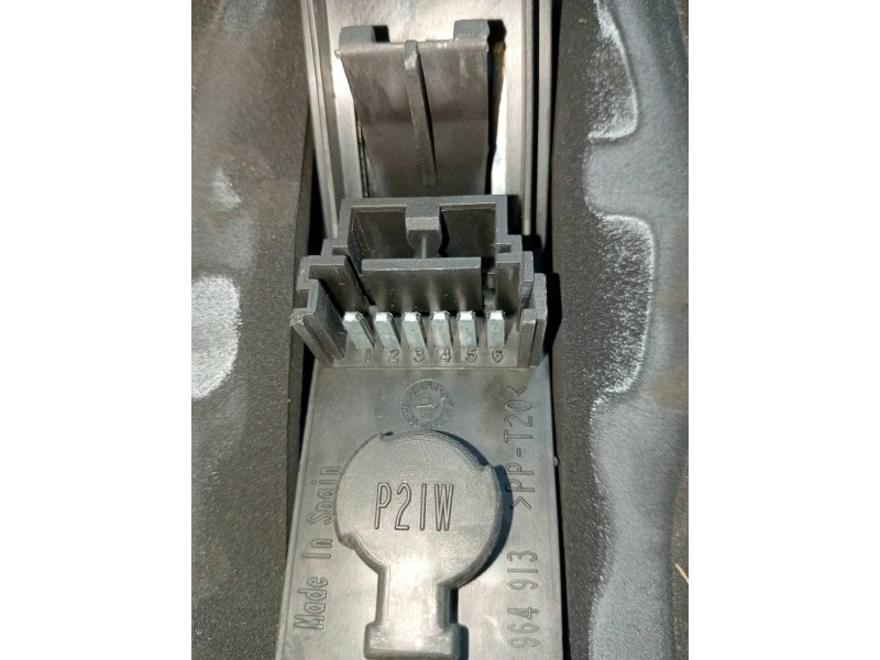 Recambio de piloto trasero derecho para renault megane ii familiar authentique confort referencia OEM IAM 8200142683  