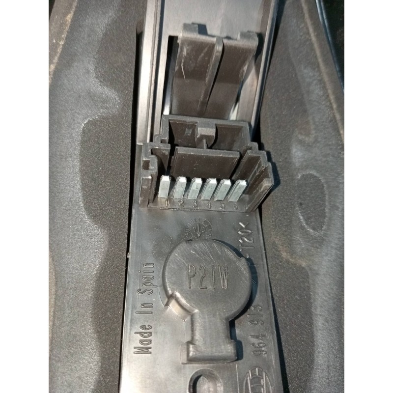 Recambio de piloto trasero izquierdo para renault megane ii familiar authentique confort referencia OEM IAM 8200142684  