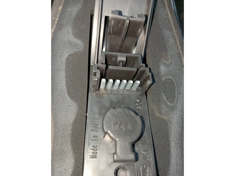 Recambio de piloto trasero izquierdo para renault megane ii familiar authentique confort referencia OEM IAM 8200142684  