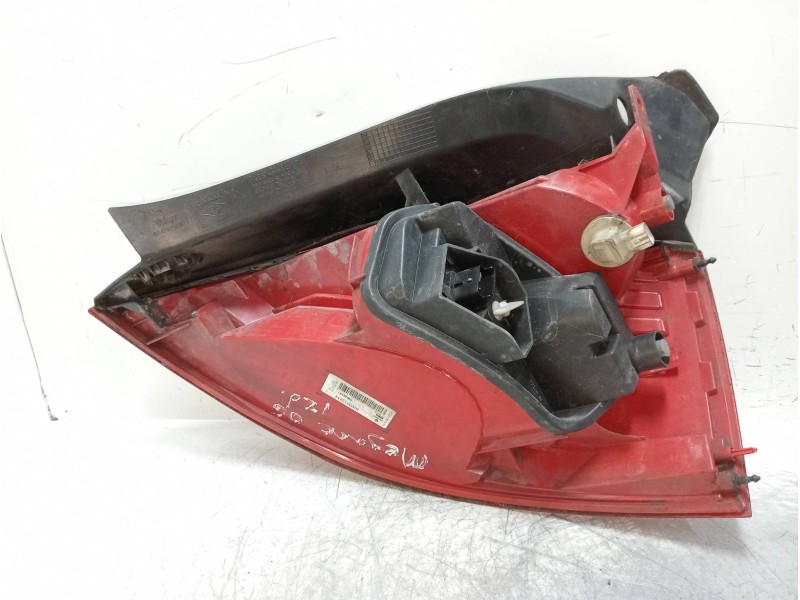 Recambio de piloto trasero izquierdo para renault megane i fase 2 berlina (ba0) referencia OEM IAM 8200413214 89038181 