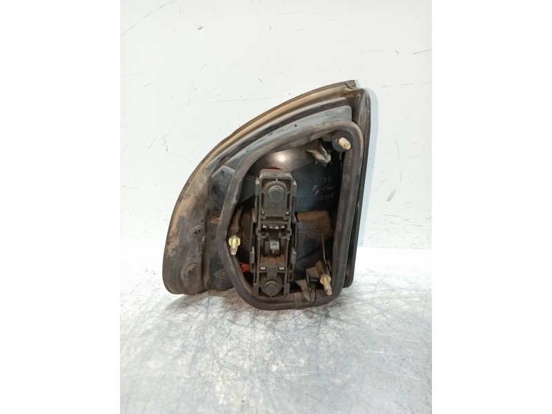 Recambio de piloto trasero derecho para renault safrane (b54) 3.0 v6 referencia OEM IAM 7700808304  