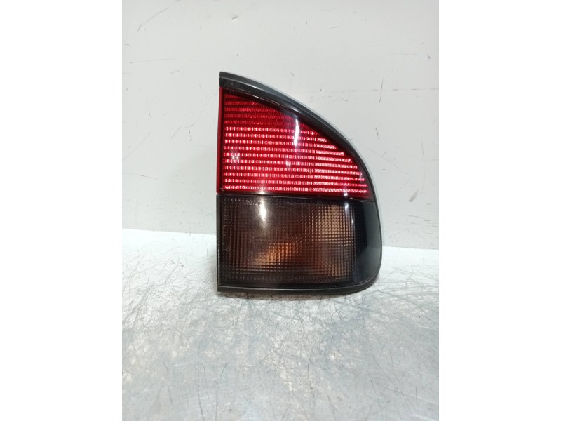 Recambio de piloto trasero derecho para renault safrane (b54) 2.2 cat referencia OEM IAM 7700808304  