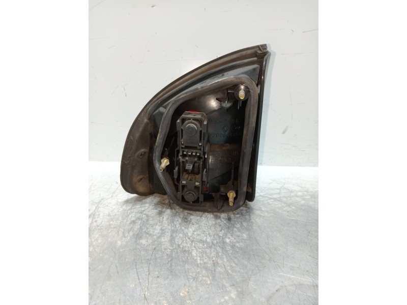 Recambio de piloto trasero derecho para renault safrane (b54) 2.2 cat referencia OEM IAM 7700808304  