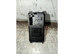 Recambio de mando elevalunas delantero derecho para peugeot 5008 active referencia OEM IAM 96662297XT  5P 2