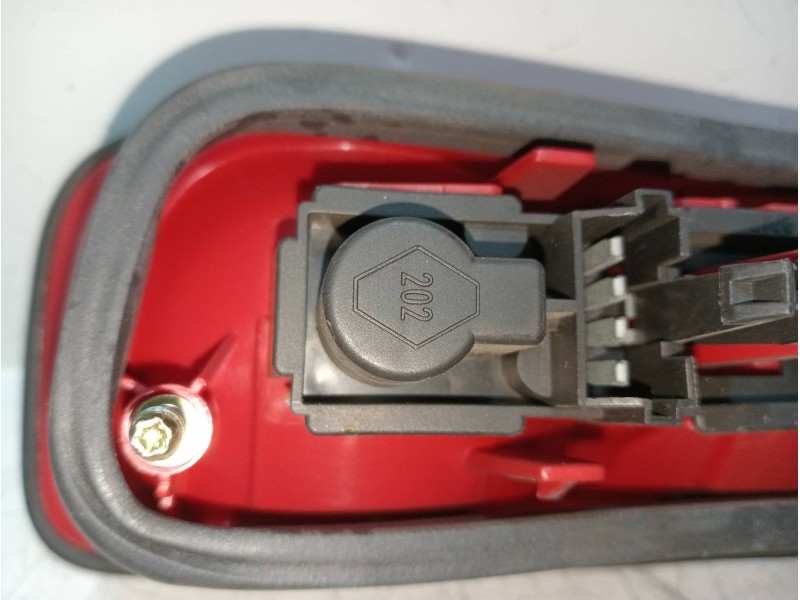 Recambio de piloto trasero derecho interior para renault safrane (b54) 2.2 turbodiesel referencia OEM IAM 770084099  